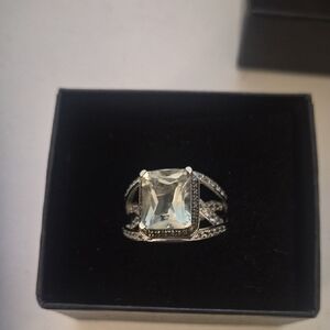 Elegant Silver and White Gemstone Ring